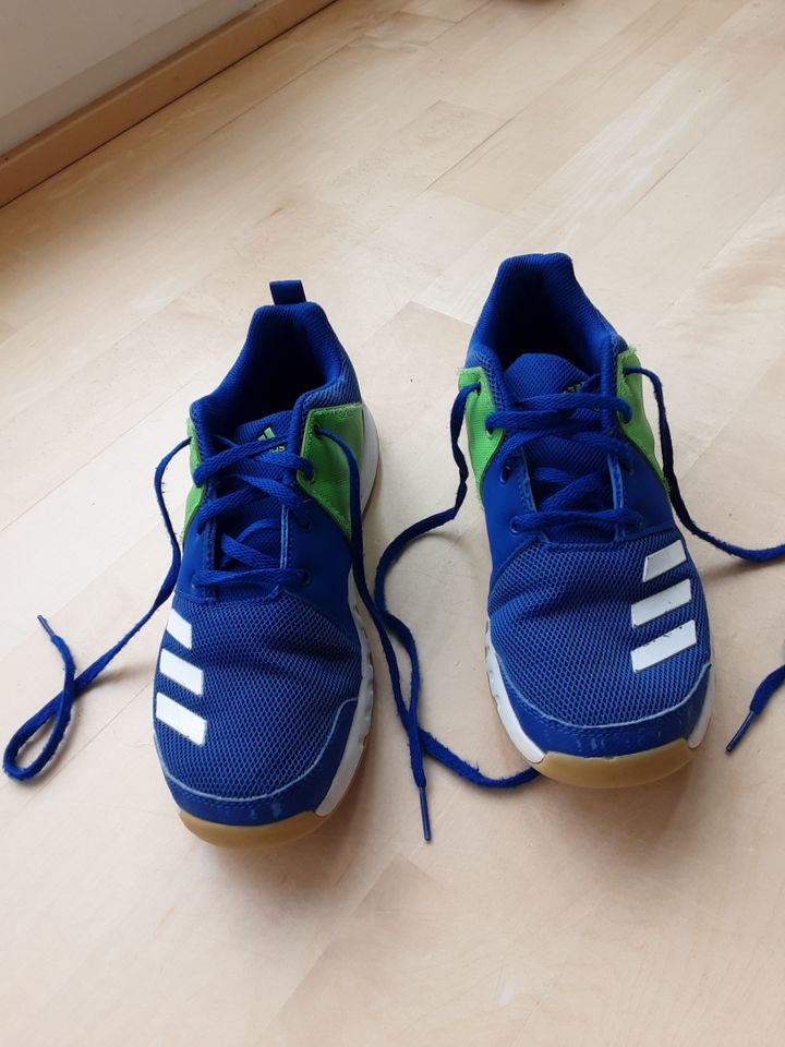 Adidas Hallenturnschuh Gr. 37 1/3 in Sonsbeck