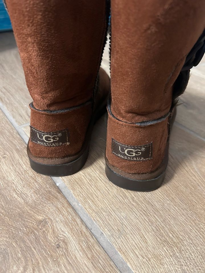 UGG Baily Button Größe 37 in Baesweiler