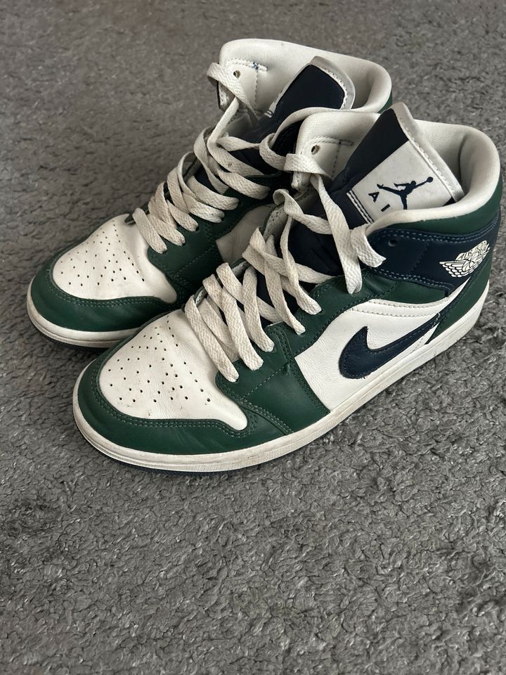 Nike Air Jordan, weiß-grün, 40 in Frankfurt am Main
