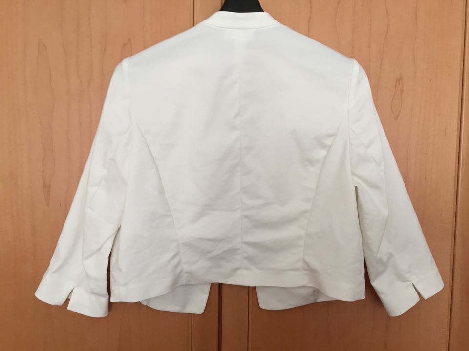 Weißer Gerry Weber Bolero Gr. 42 mit Ösen und Hacken in Freilassing