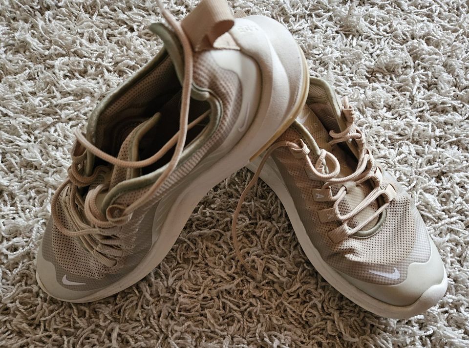 Nike Schuhe goldbeige "Air" Gr. 39 in Laberweinting