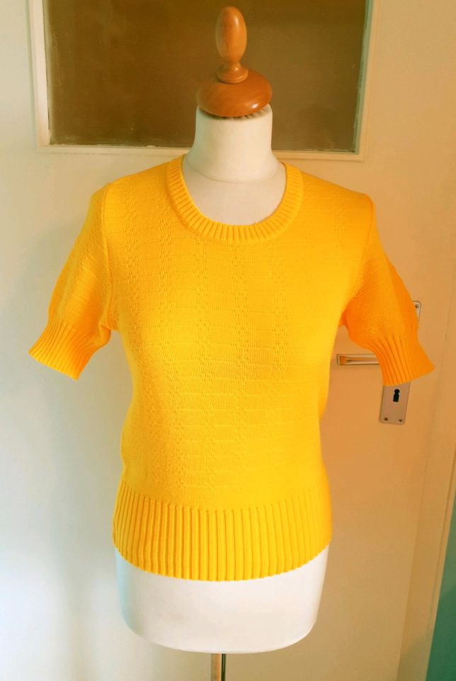 Tshirt T-Shirt Strickshirt 70er vintage gelb in Willanzheim