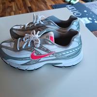 Nike Trainingsschuhe  gr 40 Bayern - Creußen Vorschau