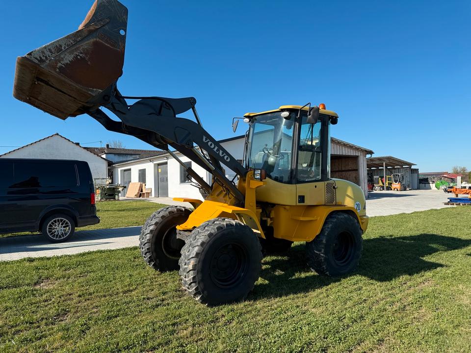Radlader Volvo l30b pro bj05 Hoflader Cat Jcb Bruttopreis ! in Sankt Wolfgang