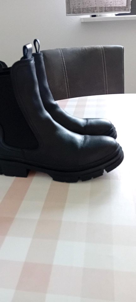 1 Paar Damen Stiefel,  echtes Leder, ungefüttert in Namborn