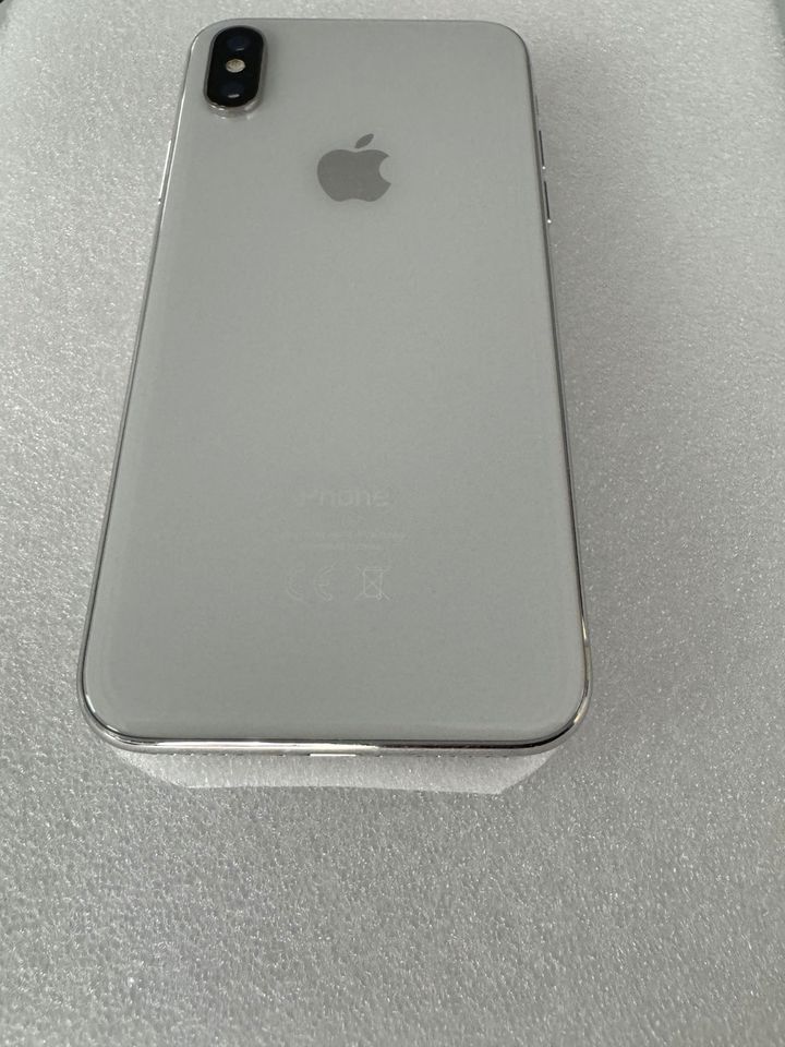 iPhone X 10 64GB im top Zustand mit neuer Hülle in Nürnberg (Mittelfr)