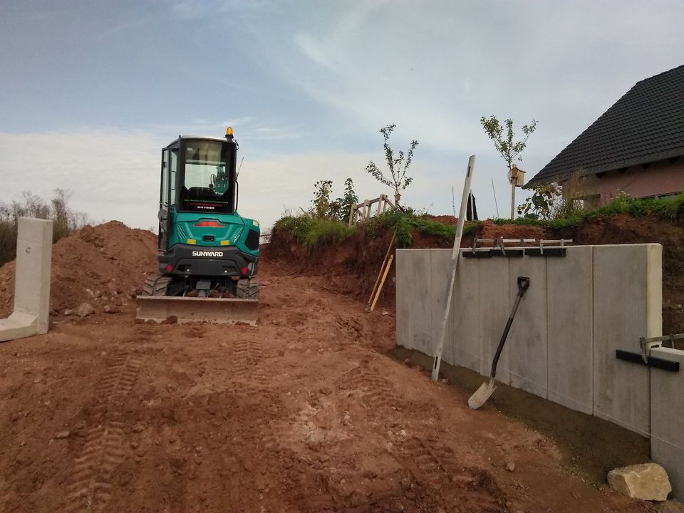 Containerdienst Humus Muttererde Sand Schotter in Nürnberg (Mittelfr)