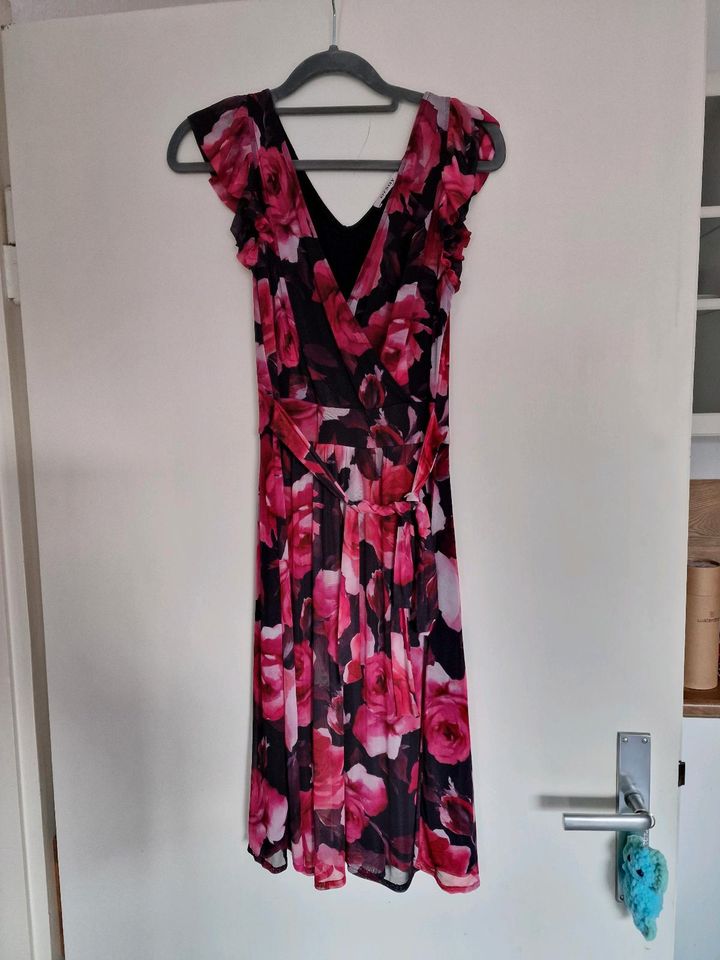 Orsay Kleid Blumen Rosen Schwarz Pink S 36 in Neuss