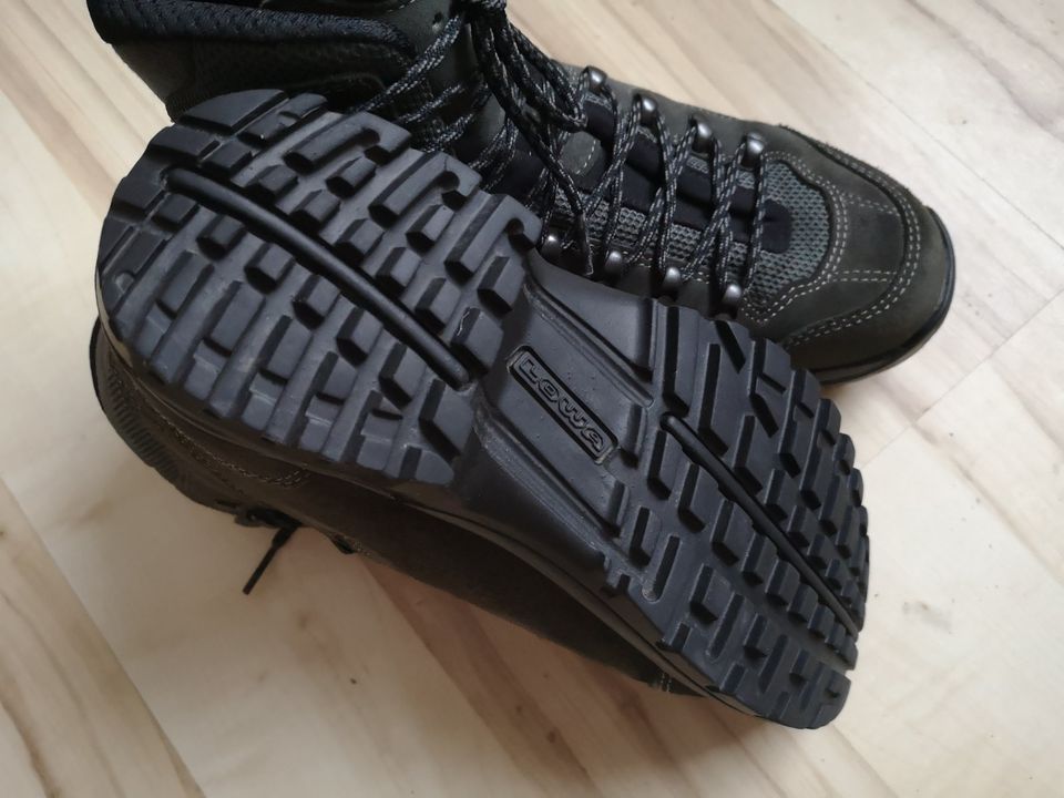 Damen Wander Schuhe Boots LOWA OBERAU GTX Gr 37,5 braun oliv Lede in  Duisburg - Friemersheim | eBay Kleinanzeigen ist jetzt Kleinanzeigen