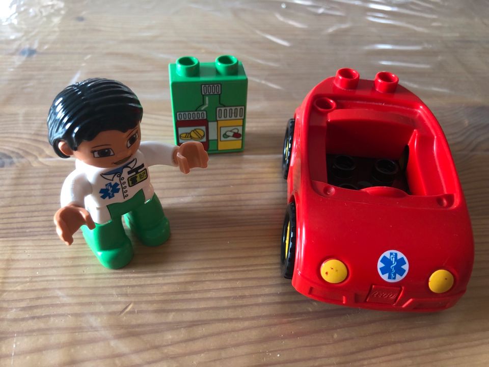 Lego Duplo Notärztin / Ärztin / Notarztwagen in Werneck