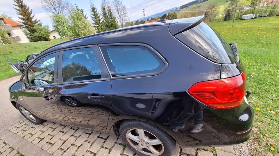 Opel Astra J Sports Turbo 1.6 Liter Kombi in Weitnau