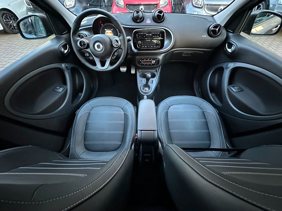 Smart forfour 66kW DCT*prime SPORT*LEDER*PANO*SHZ*PTS* in Berlin