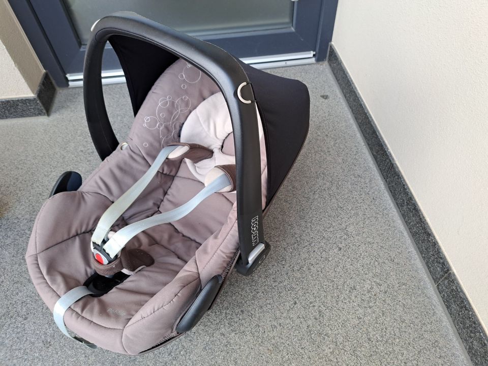 Maxi Cosi Babyschale in Illingen