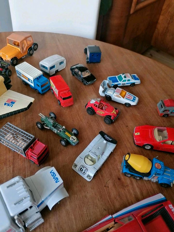 Spielzeugautos Konvolut alt Matchbox Corgi Ferrari in Berlin