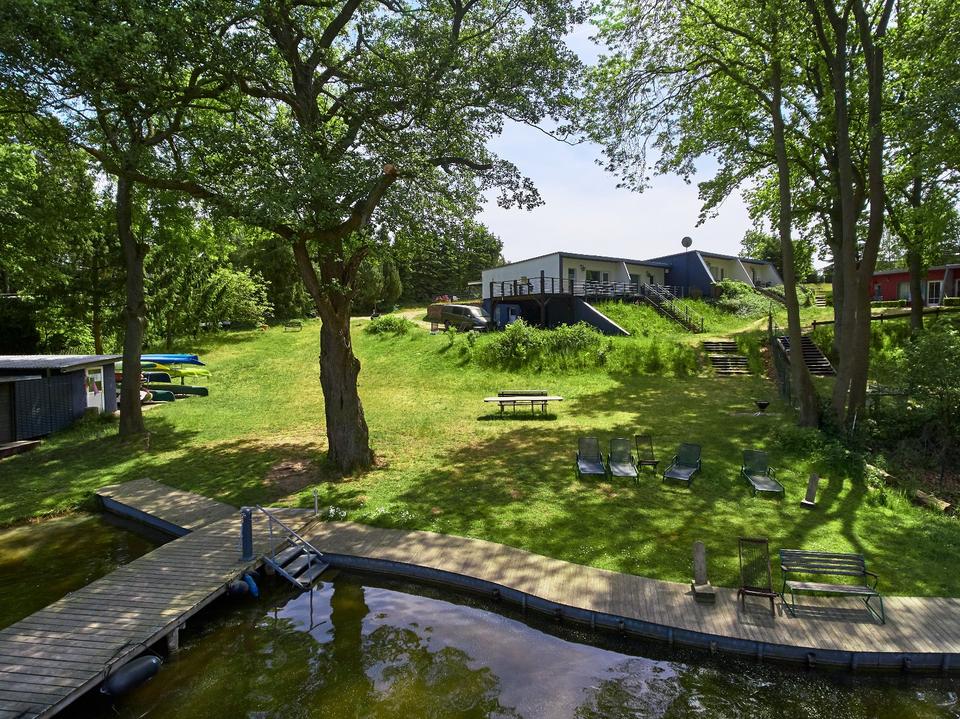 Ferienhaus am See mit Steg, Motorboot, E- Bikes, Paddelboote, SUP in Rheinsberg