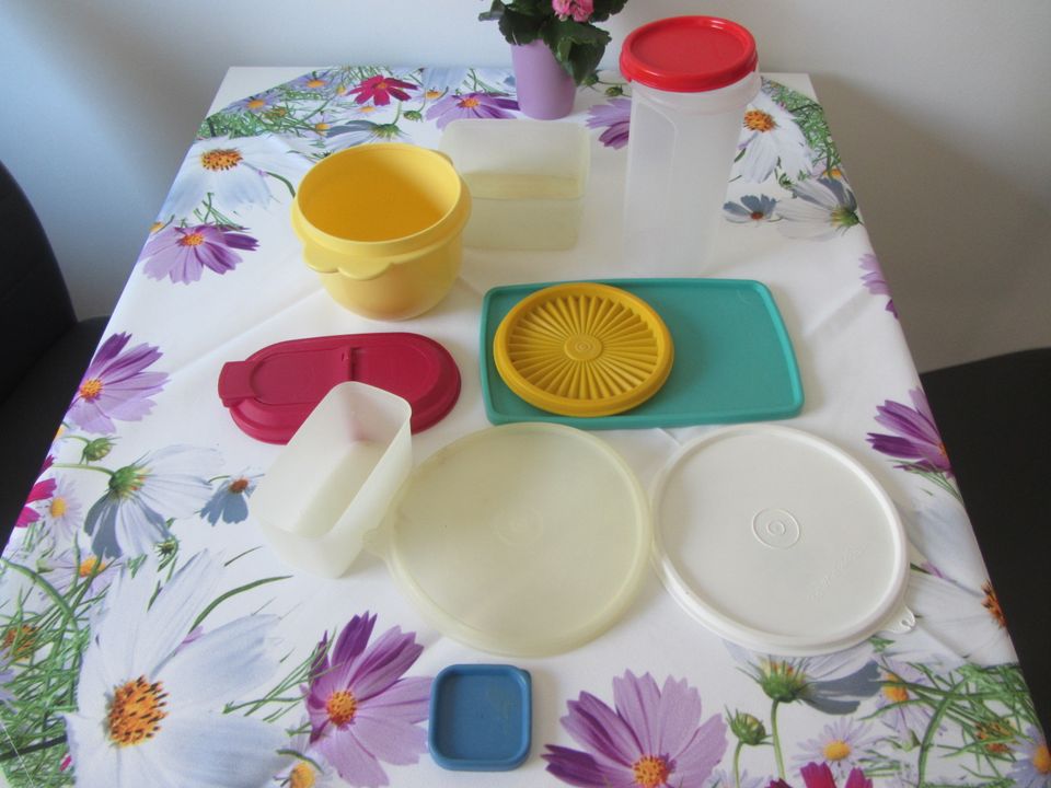 Tupperware von klein bis groß, einzelne Deckel etc. in Eutin