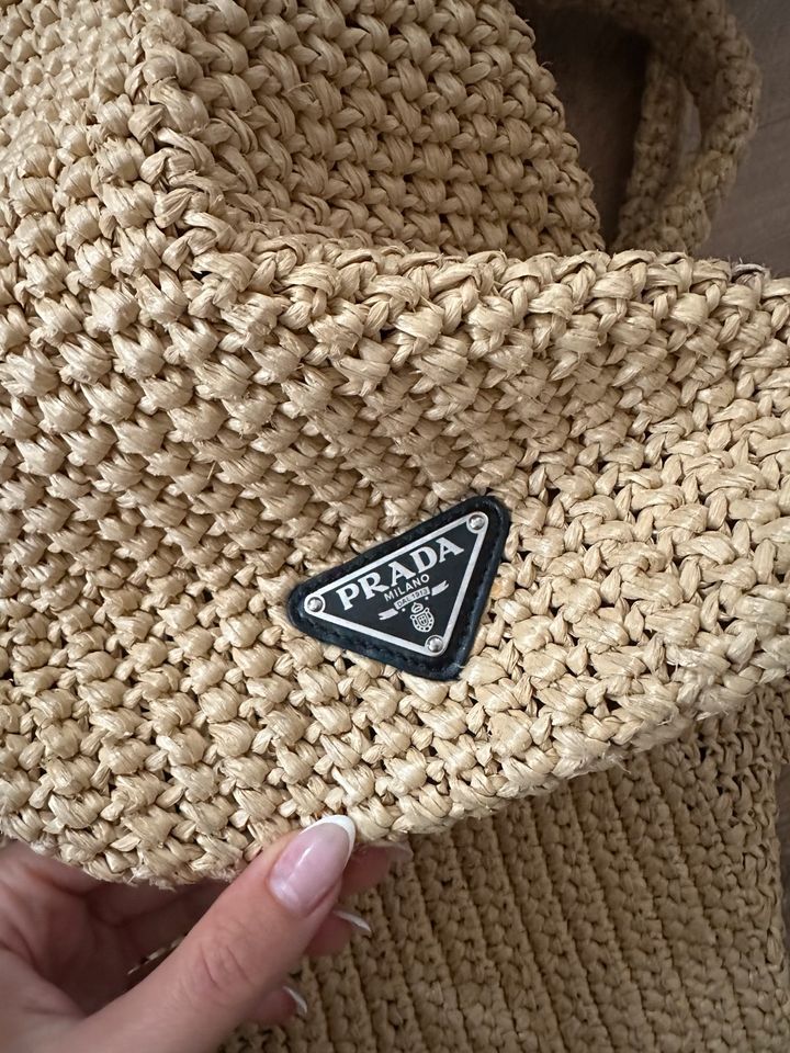 Prada Raffia Shopper in Heilbronn