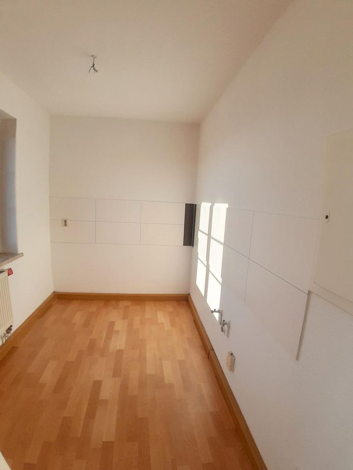 Neu Renovierte 2-Raum-Wohnung im attraktiven Altbau, Mitten im Zentrum von HOT! in Hohenstein-Ernstthal