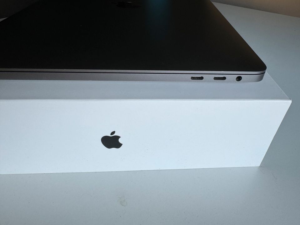 MacBook Pro 13" (2019) in München