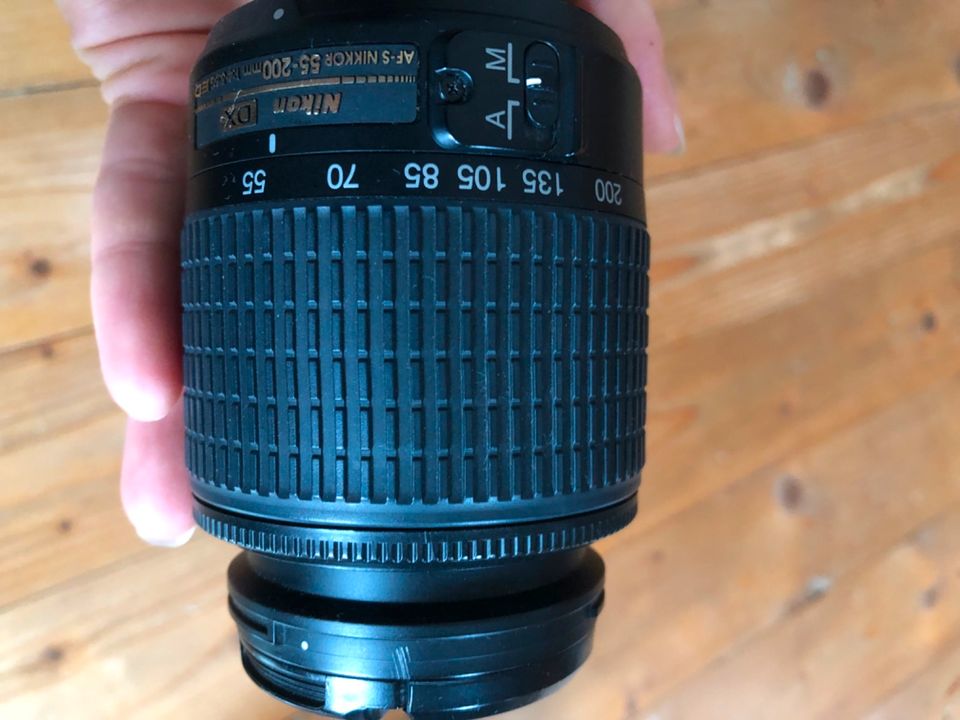 Nikon D3100 Spiegelreflexkamera mit zwei Objektiven in Hamburg
