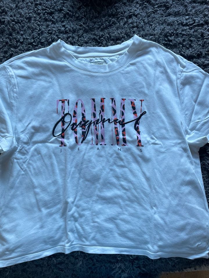 Tommy Jeand Tshirt Leo pink L weiß in Bielefeld