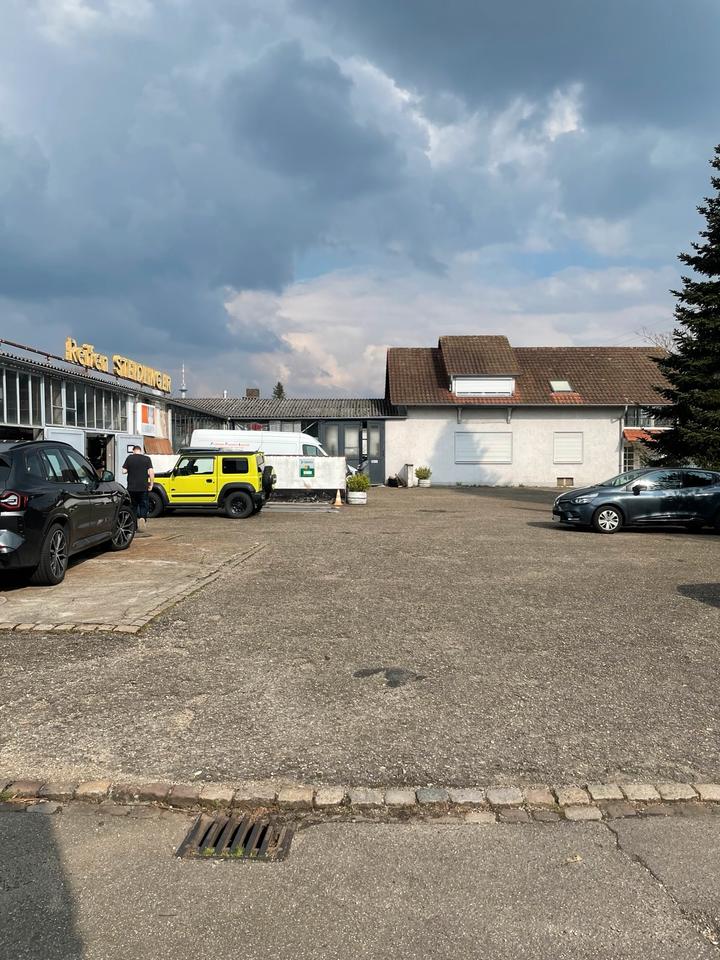 Einfamilienhaus mit angrenzenden Gewerbehallen in 77933 LAHR in Lahr (Schwarzwald)