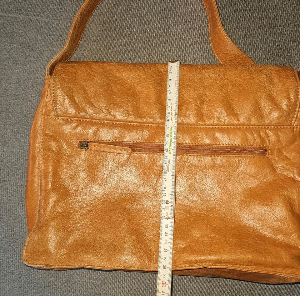 Damen Handtasche Umhängetasche aus Leder in Cognac in Hattstedt