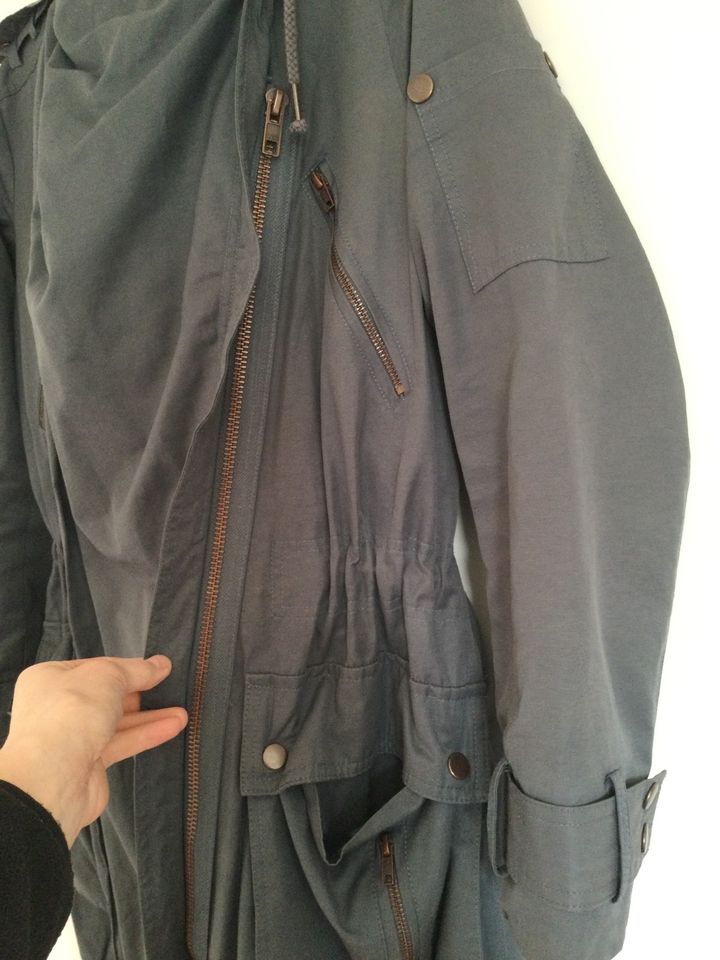 Jacke Parka Mantel Trenchcoat grau Kapuze Gr. 38 in Melsungen