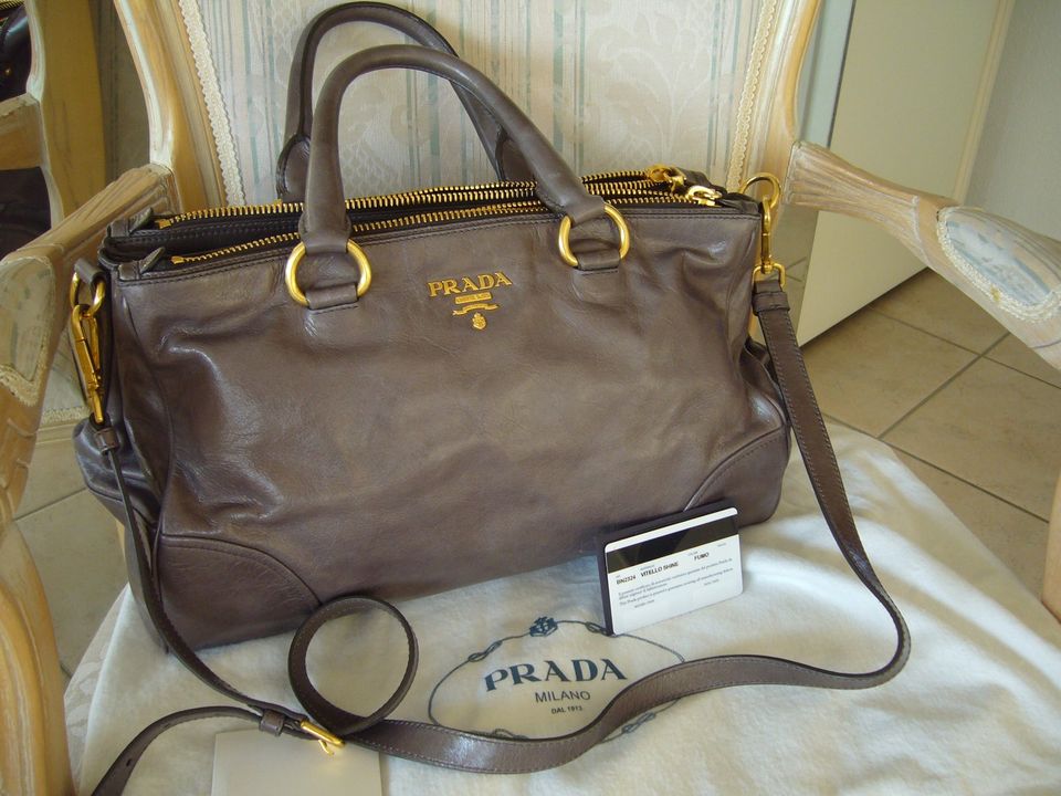 PRADA TASCHE taupe mit ID Karte TOP Zustand wie NEU ! in Karlsruhe