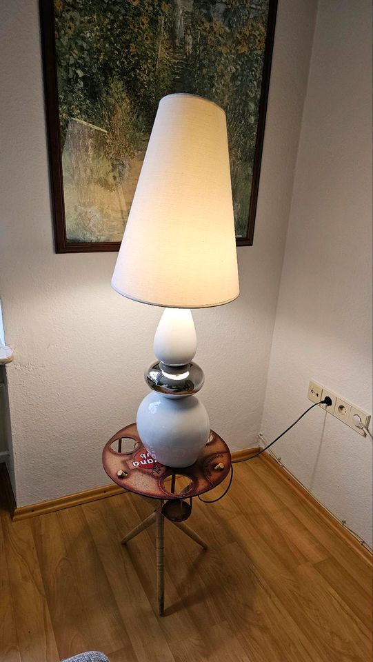 Tolle Lampe, weiss, 99 cm hoch in Niederkirchen