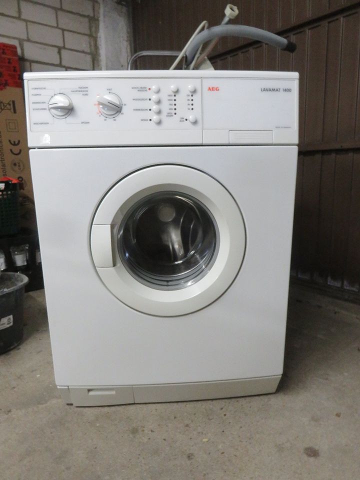 AEG Lavamat Waschmaschine mit kl. Macke in Mönchengladbach