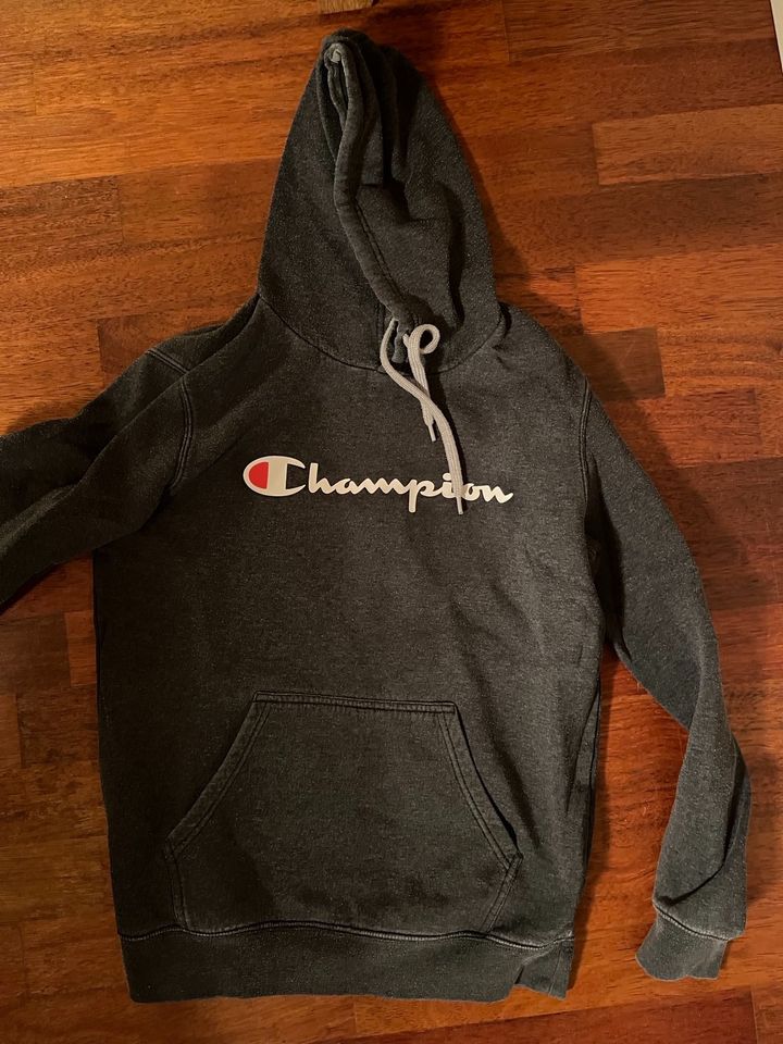 Champion Hoodie Pullover Sweatshirt grau Gr. M in Hamburg