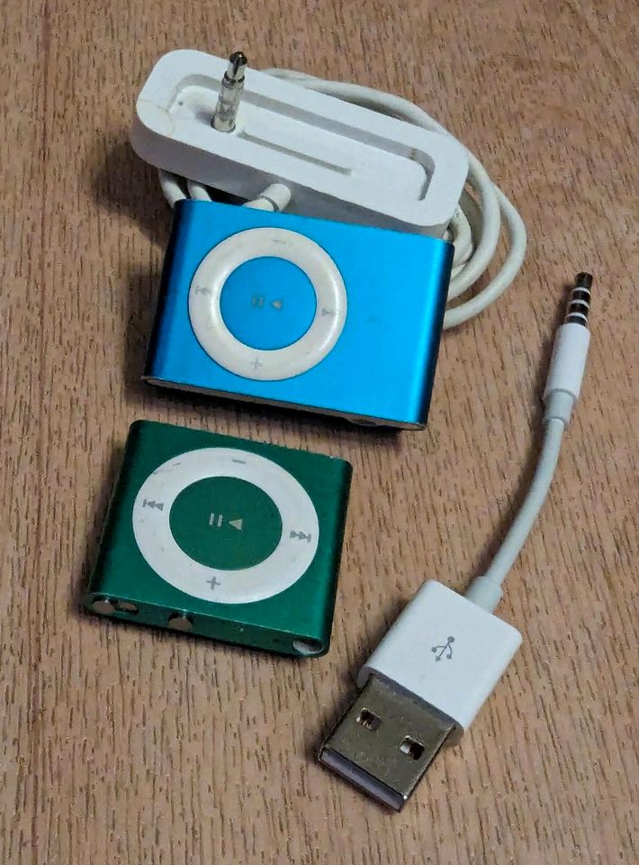 2 x Apple iPod shuffle - A1373, A1204, je 2GB, türkis und blau in Hamburg