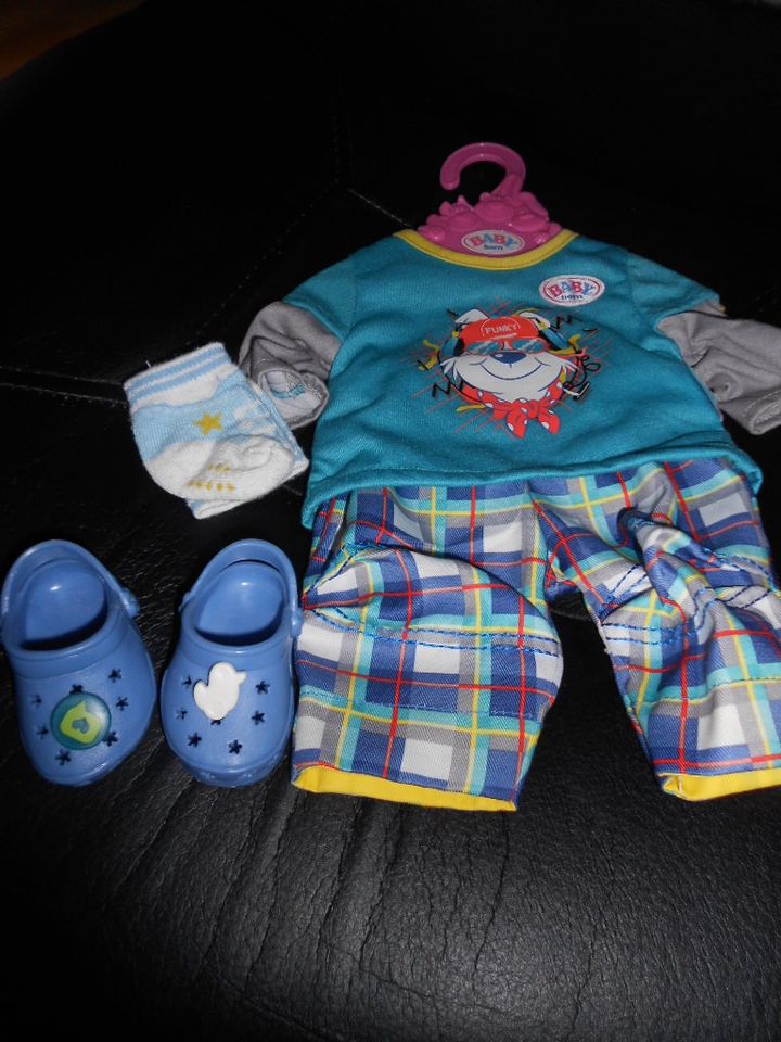 BB +Sister Junge Outfits / Kleidung Je Set 10,00 in Bliestorf