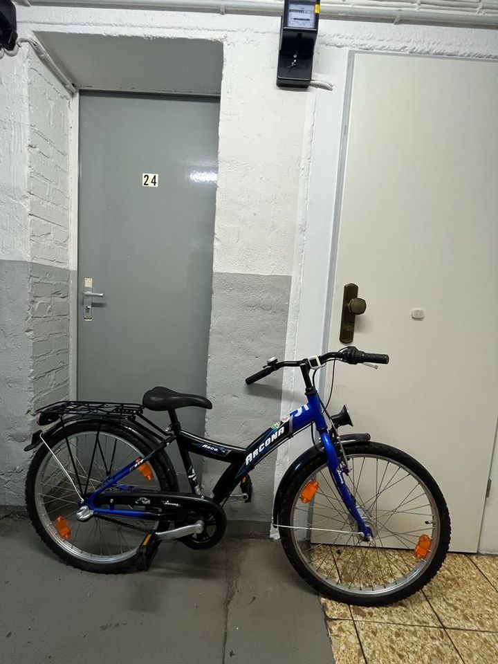 Blau/Schwarzes Fahrrad in Heiligenhaus