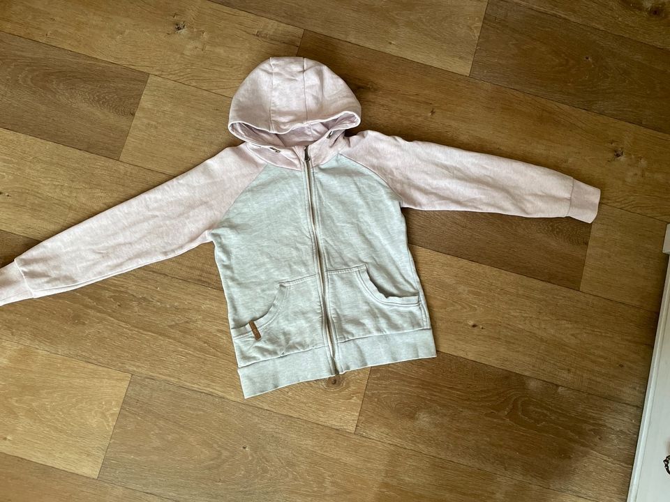 Hoody / Pullover / Sweatjacke Kleiderpaket Mädchen 146/152 in Erkner