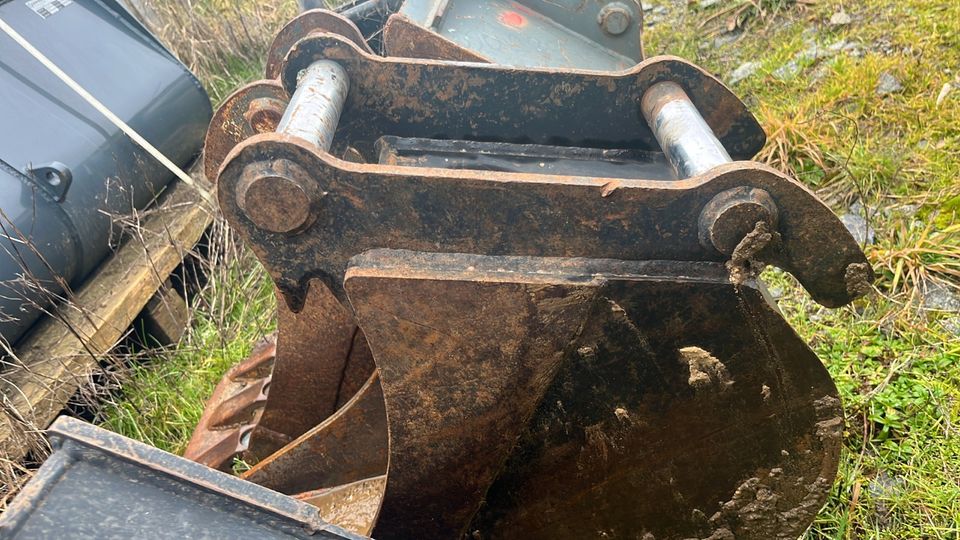 Bagger Lehnhoff Geel Martin Bausatz Adapterplatte in Regen