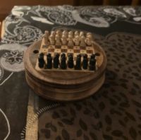 Miniatur Schachspiel aus Holz / Schach / Reisen Friedrichshain-Kreuzberg - Friedrichshain Vorschau