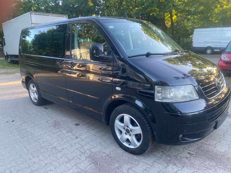 Volkswagen T5 Multivan*Leder*Schibedach*Motor Generall ü.h in Berlin