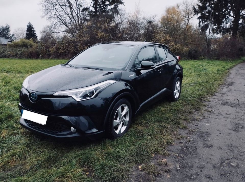 Toyota C-HR Hybrid Style - Top Ausstattung - EZ 03/2019 in Gießen