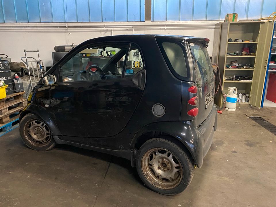 Smart Fortwo 450 Schwarz | Schlachtfest Teile Türe Kotflügel in Backnang