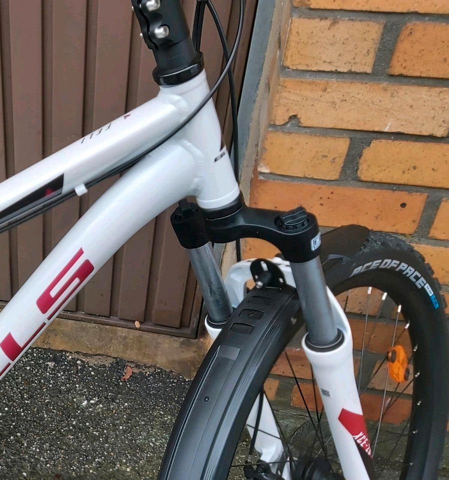 Fahrrad BULLS, Rahmenhöhe 51 cm.  Reifengrösse 27,5  Schaltung 21 in Straubing