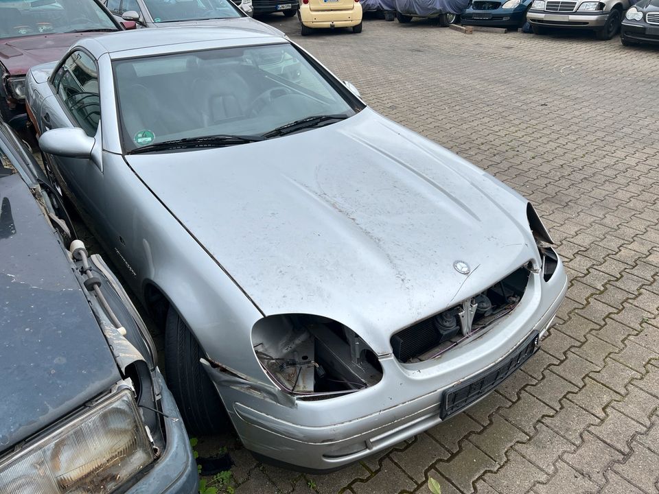 Mercedes SLK Teile Autoteile Ersatzteile Schlachtfest Autoankauf in Köln Vogelsang