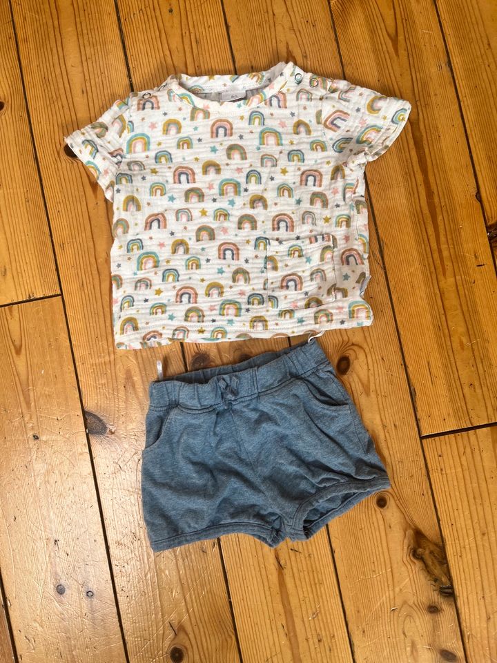 Set aus Shorts und Regenbogen Shirt Gr.74/80 in Bonn