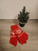 Handschuhe in Rot weiß mit Schneeflocken Berlin - Spandau Vorschau