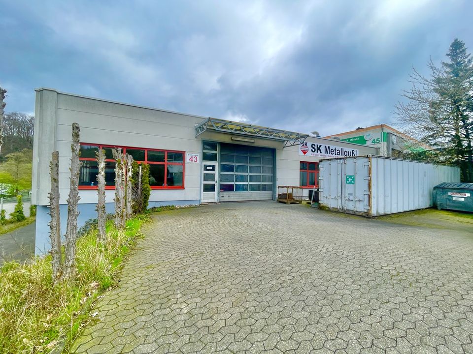Industriehalle mit Büro- und Sozialeinbauten in Velbert