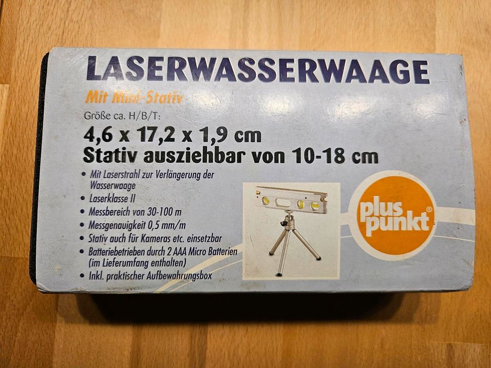 Laserwasserwaage mit Mini-Stativ plus punkt in Fulda