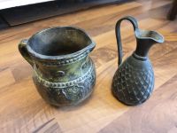Zwei kleine verzierte griechische Bronze Vasen Krüge Düsseldorf - Bilk Vorschau