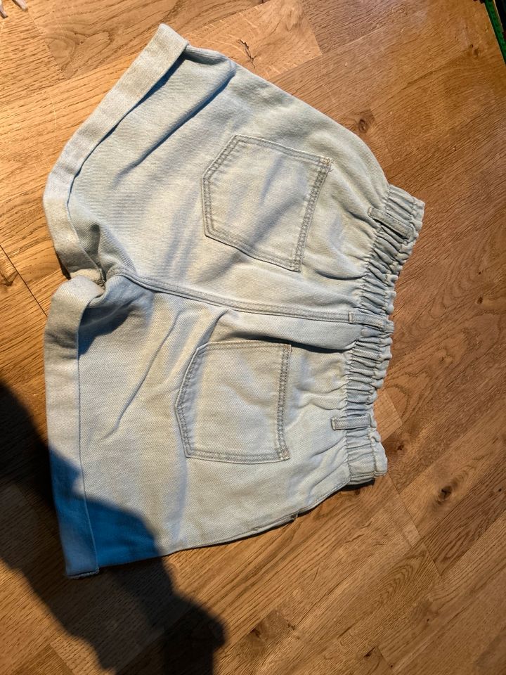 Jeans, Shorts, hellblau, Gummibund, Größe 158 in Cadolzburg