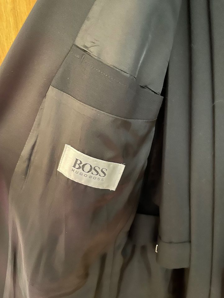 Hugo Boss Smoking + Hose Gr. M in Berlin